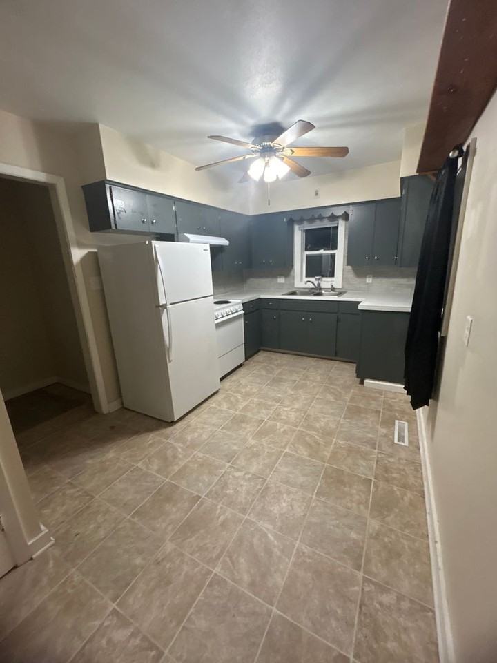 208 Yetley St - Photo 2 of 6