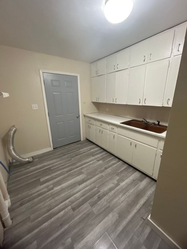 208 Yetley St - Photo 3 of 6