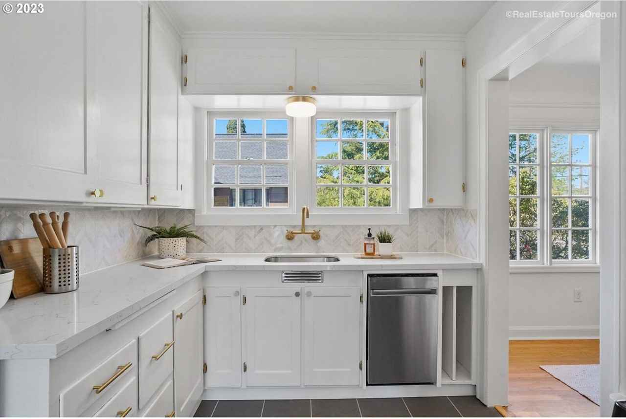 6986 Ne Graham Pl - Photo 2 of 27