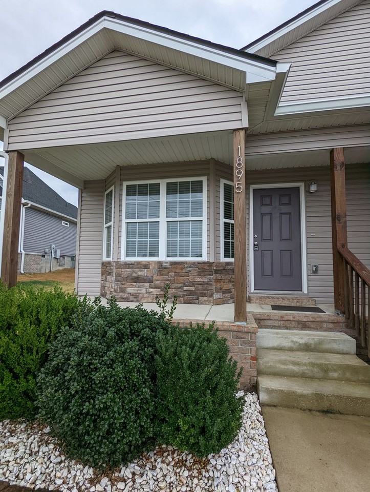 1895 Sheffield Ln - Photo 2 of 15