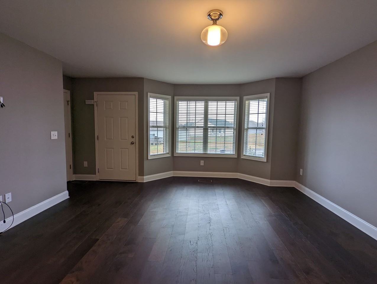 1895 Sheffield Ln - Photo 5 of 15