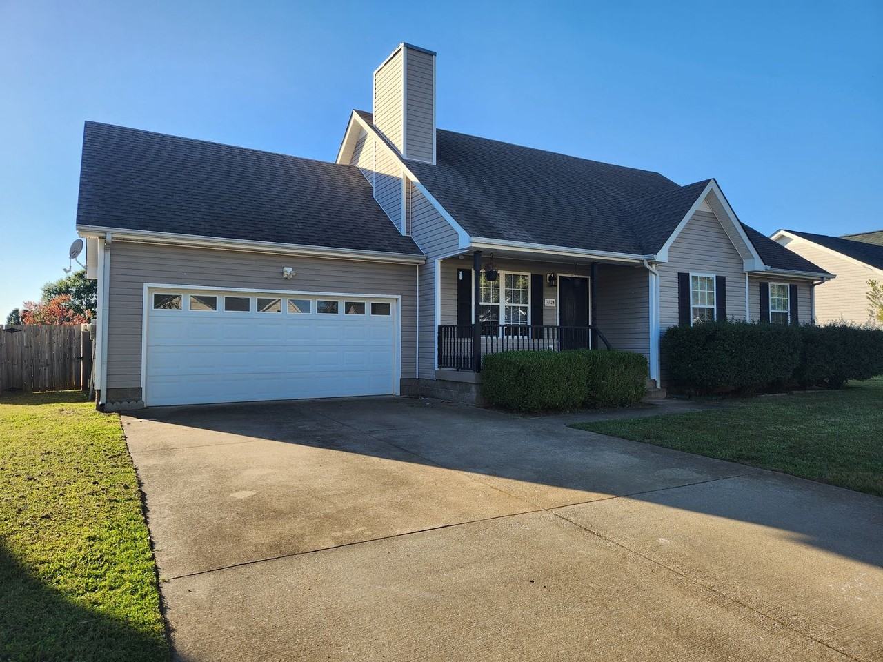4028 Challis Dr - Photo 2 of 24