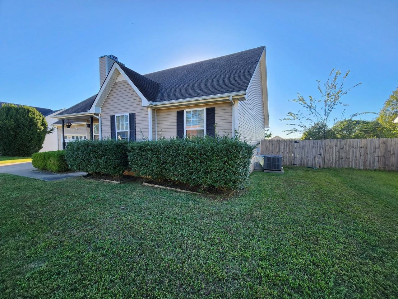 4028 Challis Dr - Photo 3 of 24