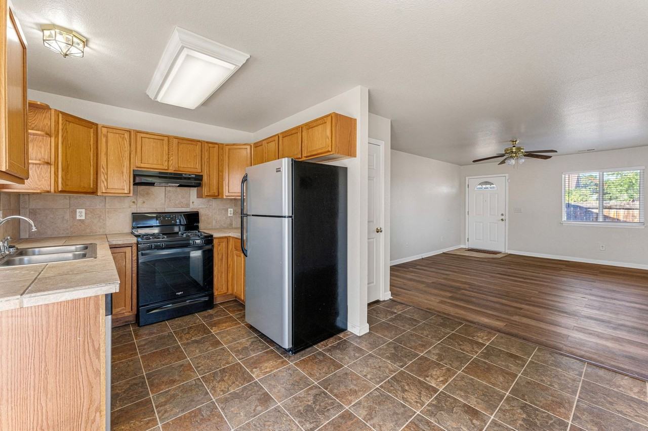 4618 Federal Boulevard - Photo 3 of 21