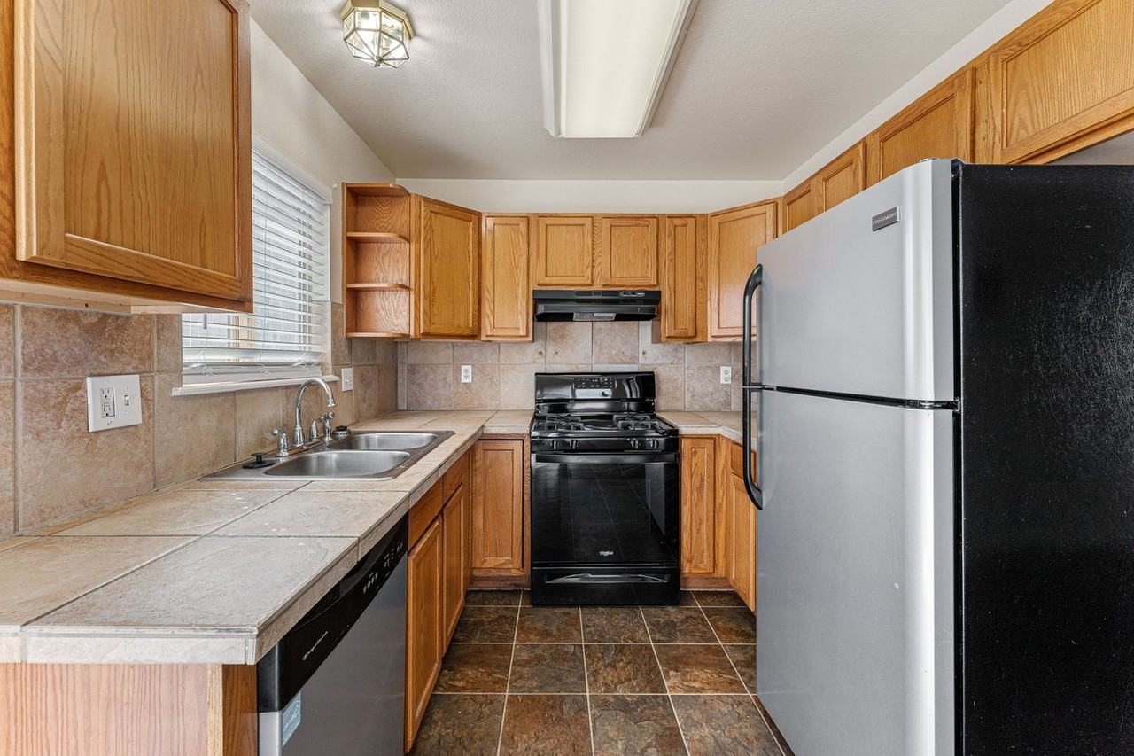 4618 Federal Boulevard - Photo 6 of 21