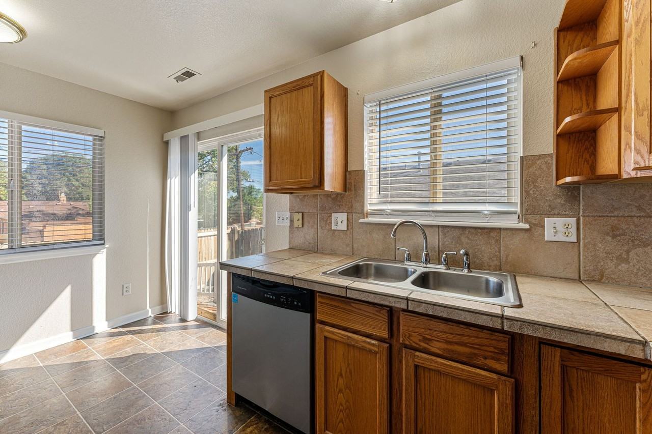 4618 Federal Boulevard - Photo 7 of 21