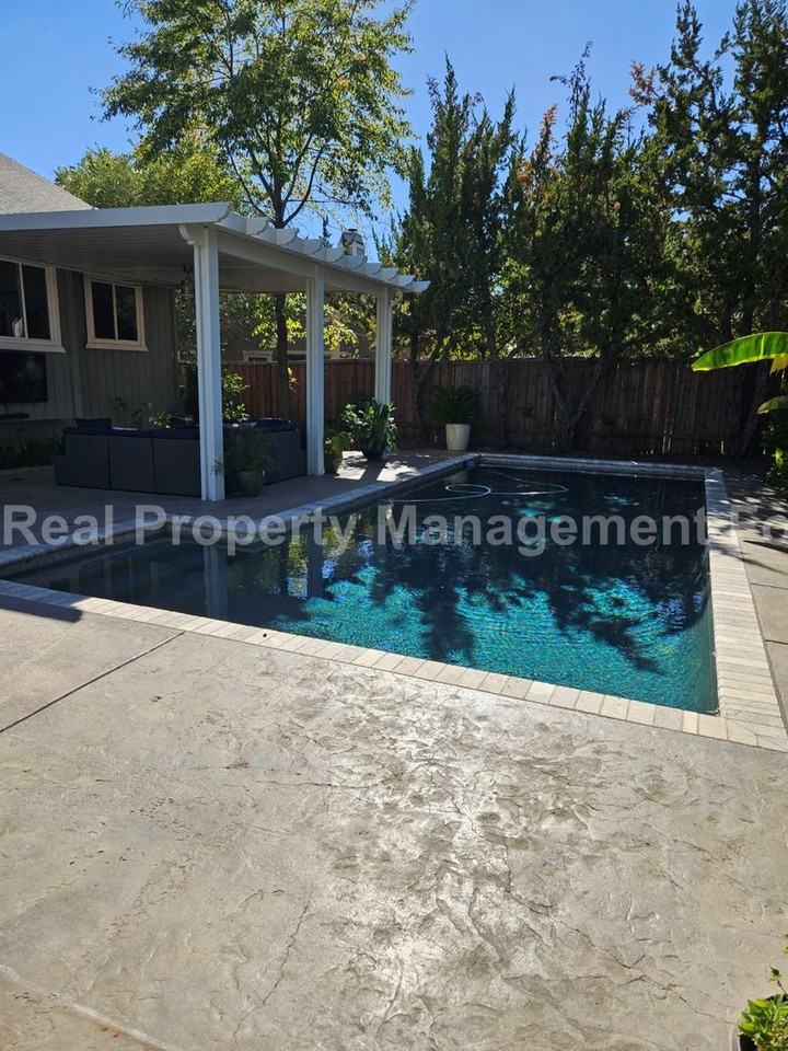 125 Bittercreek Dr - Photo 2 of 25