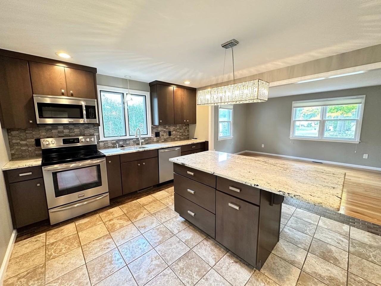 60 Helen Cir - Photo 2 of 13