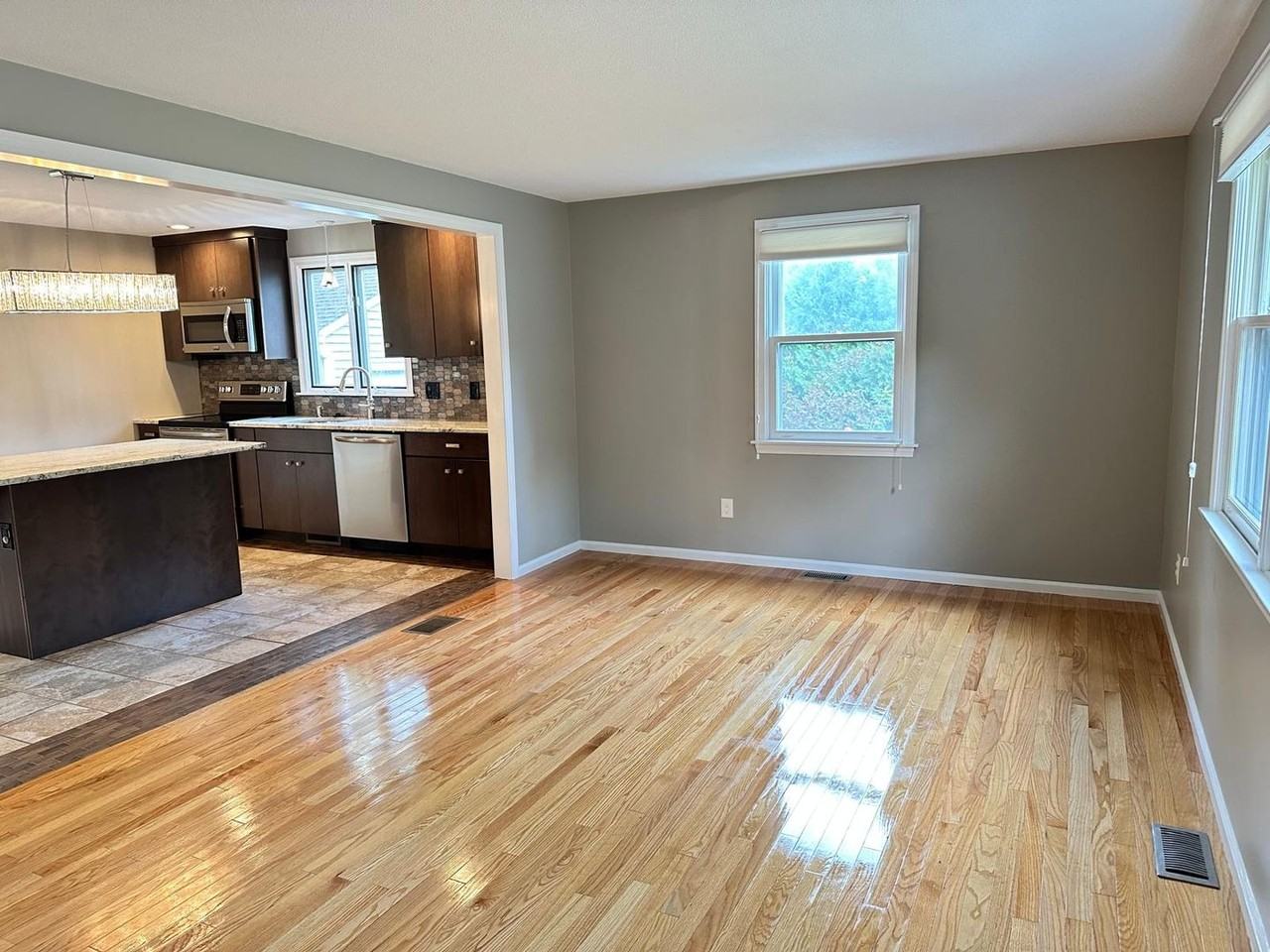60 Helen Cir - Photo 3 of 13