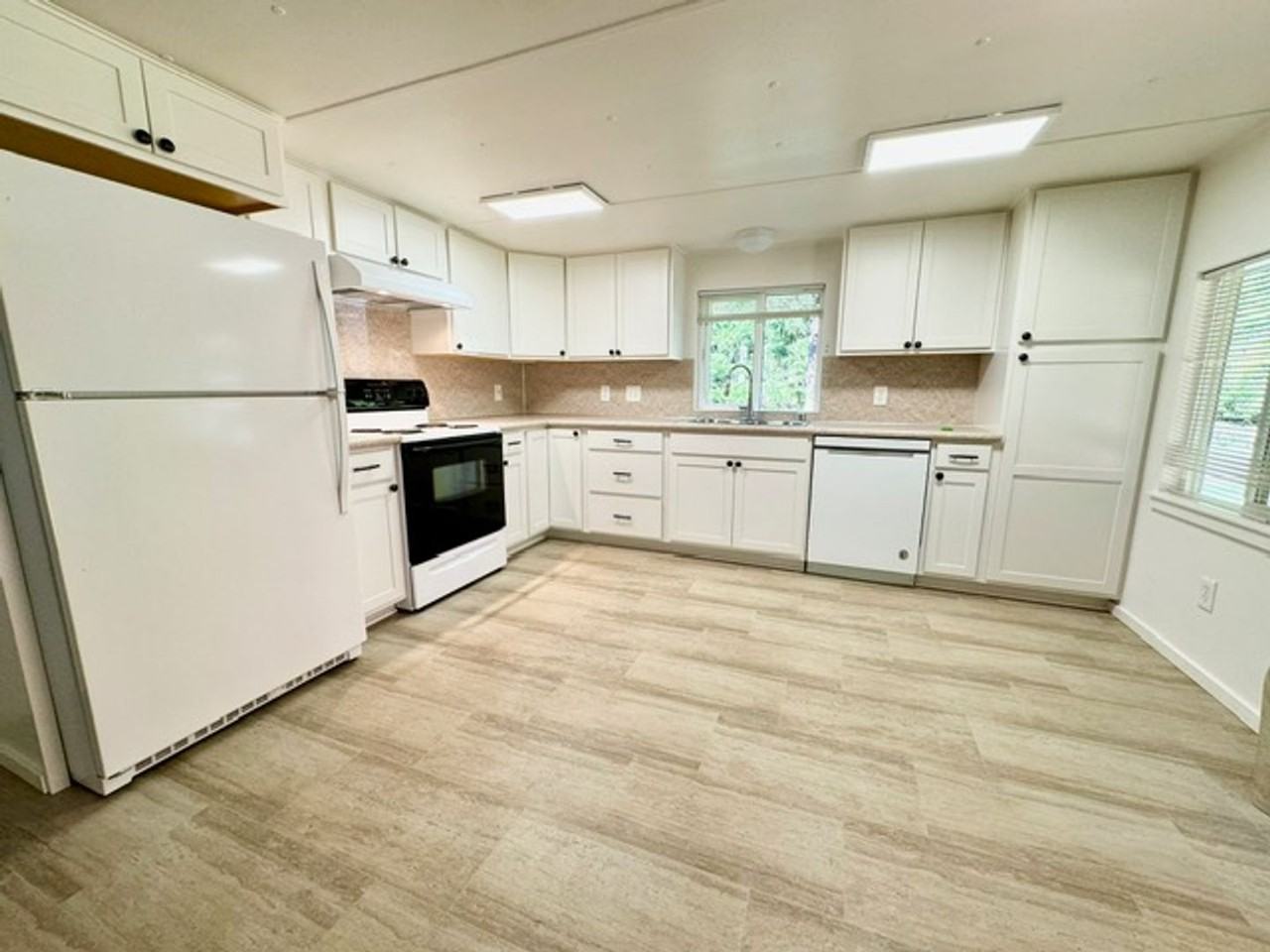 571 E Colonel Wright Rd - Photo 3 of 16