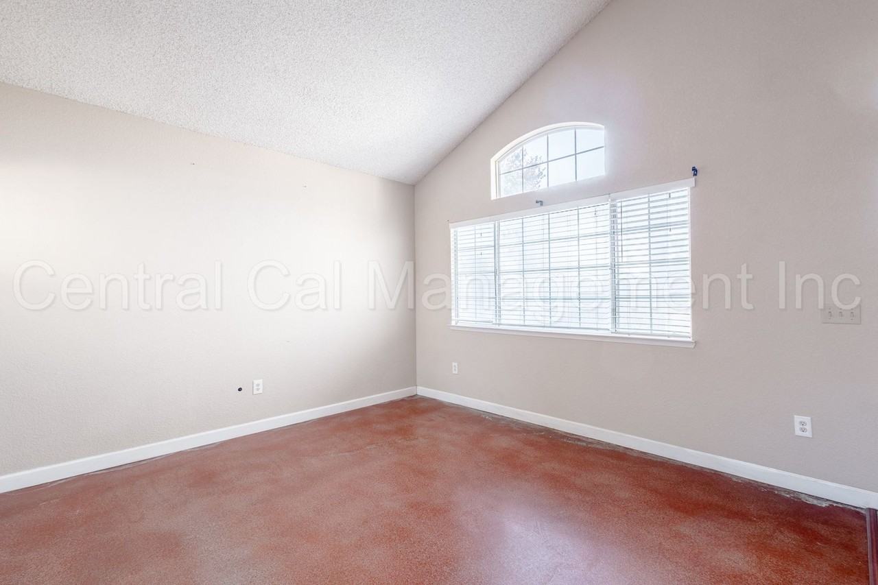 8004 Rushing River Ct - Photo 4 of 25