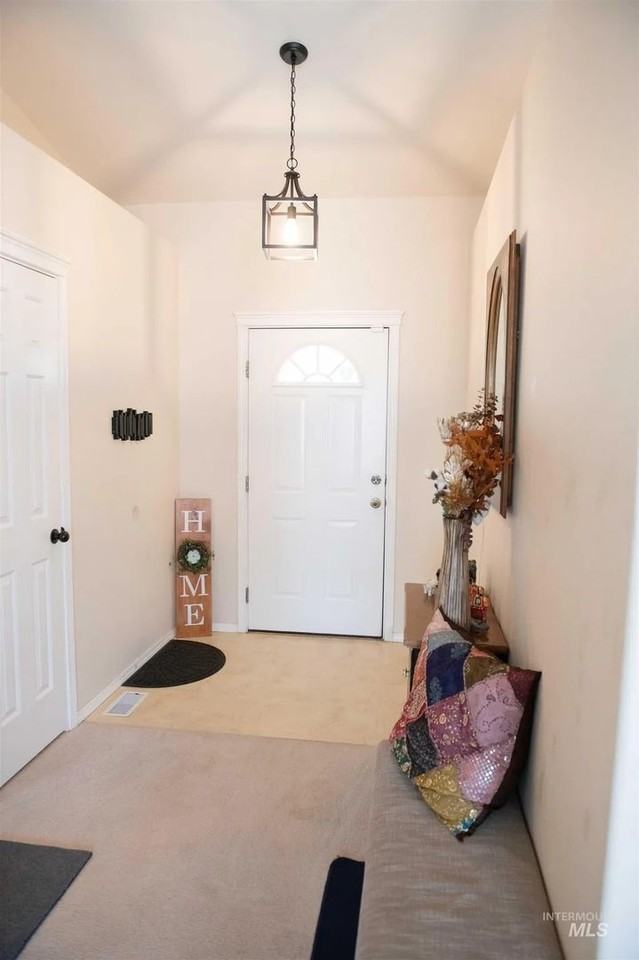 1550 Peregrine Dr - Photo 2 of 24