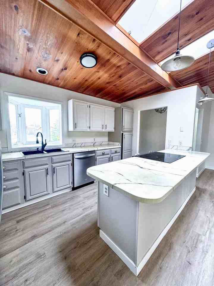 1510 Aliak Dr - Photo 2 of 19