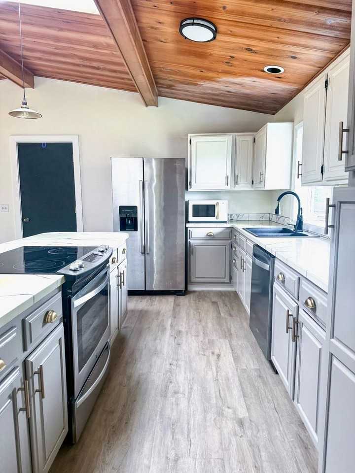 1510 Aliak Dr - Photo 3 of 19