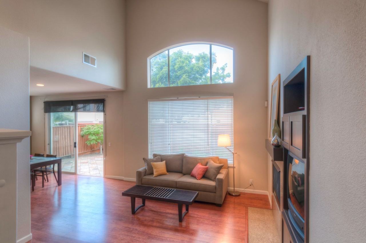 1950 Wayne Cir - Photo 2 of 18