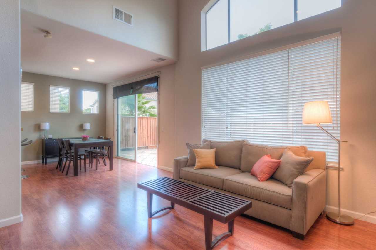 1950 Wayne Cir - Photo 3 of 18