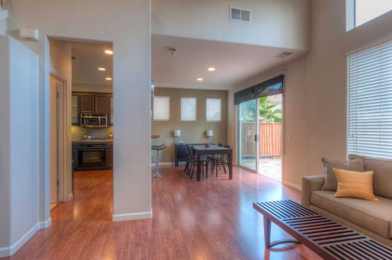 1950 Wayne Cir - Photo 5 of 18