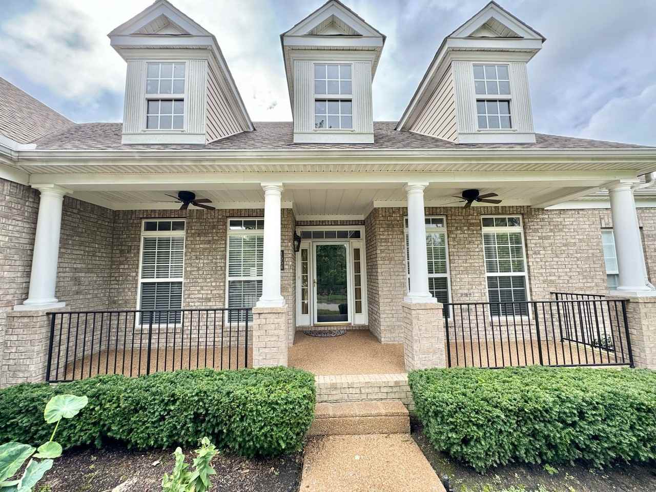 1554 Towne Park Ln - Photo 2 of 26