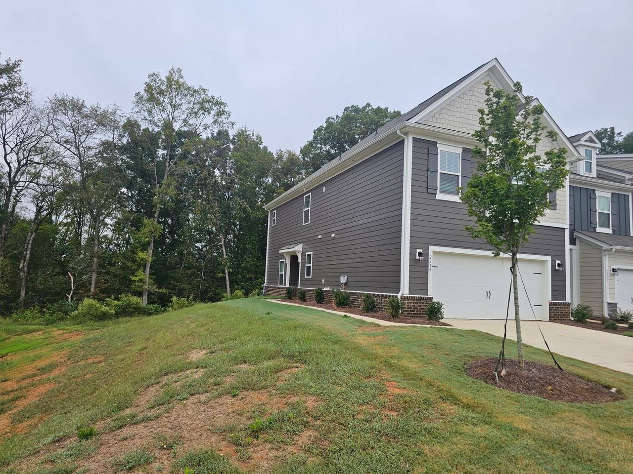 2819 Aubrey St - Photo 2 of 27