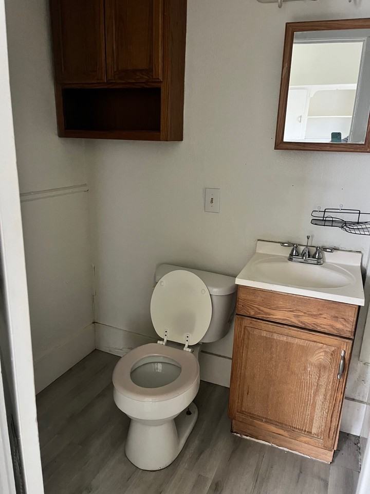 306 W Brook St #BSA - Photo 3 of 7