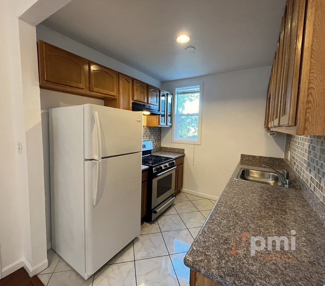 1115 2nd Ave Unit B - Photo 3 of 9