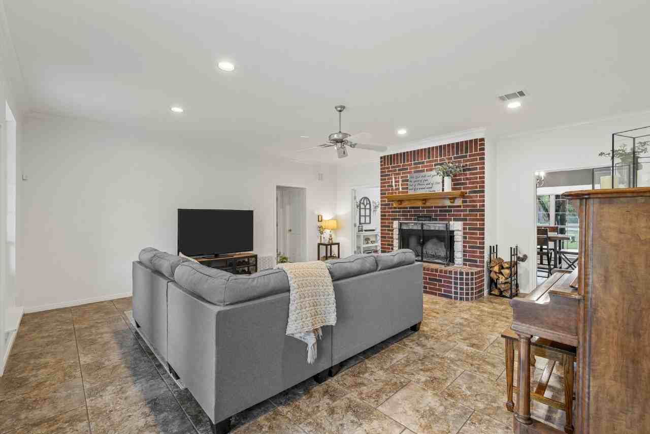 1694 Mclennan Crossing Rd - Photo 5 of 38