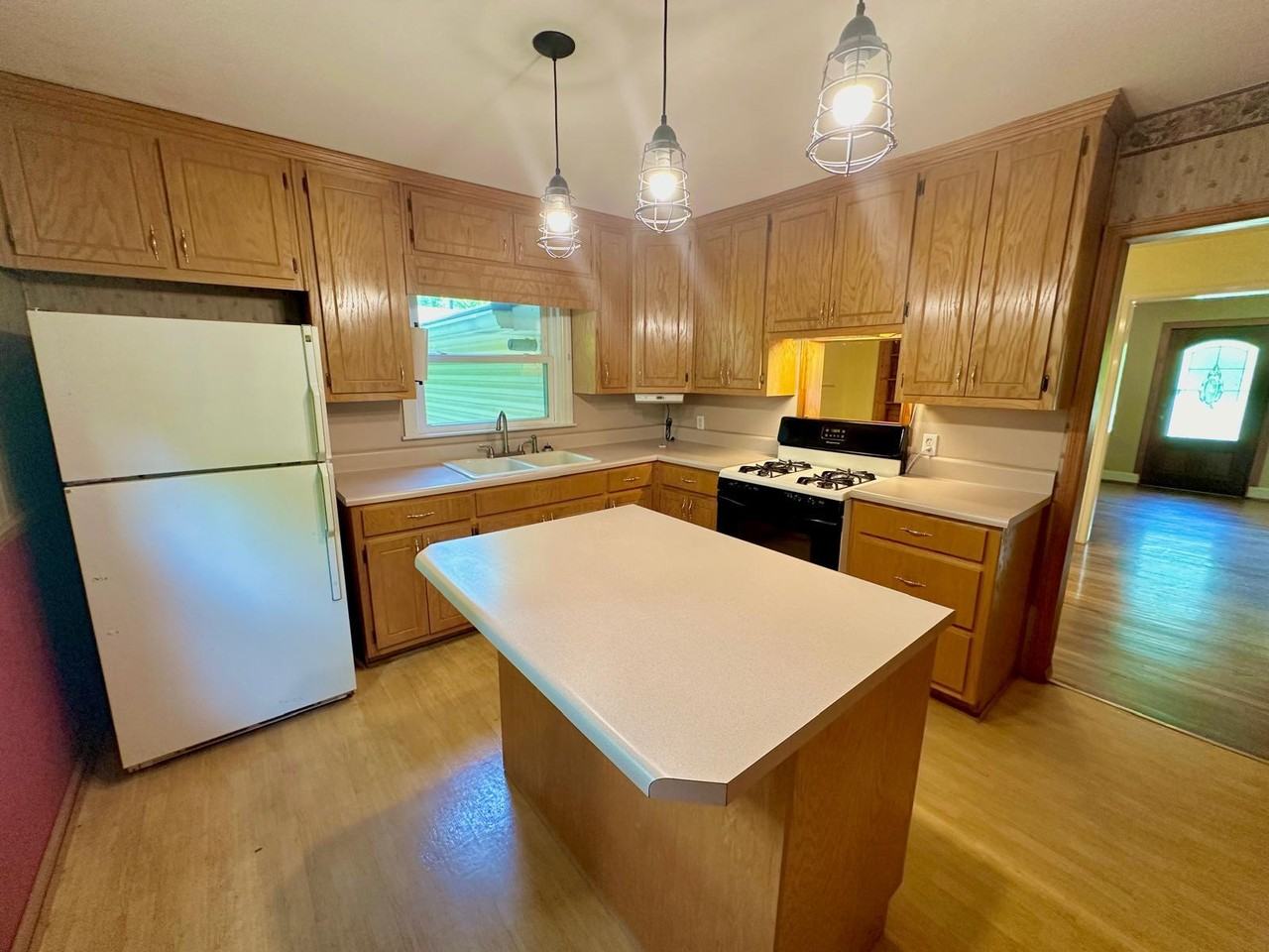 1057 Woodland Way - Photo 4 of 12