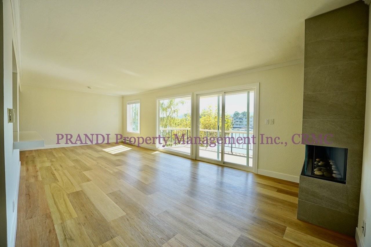 1105 S Eliseo Dr - Photo 2 of 16