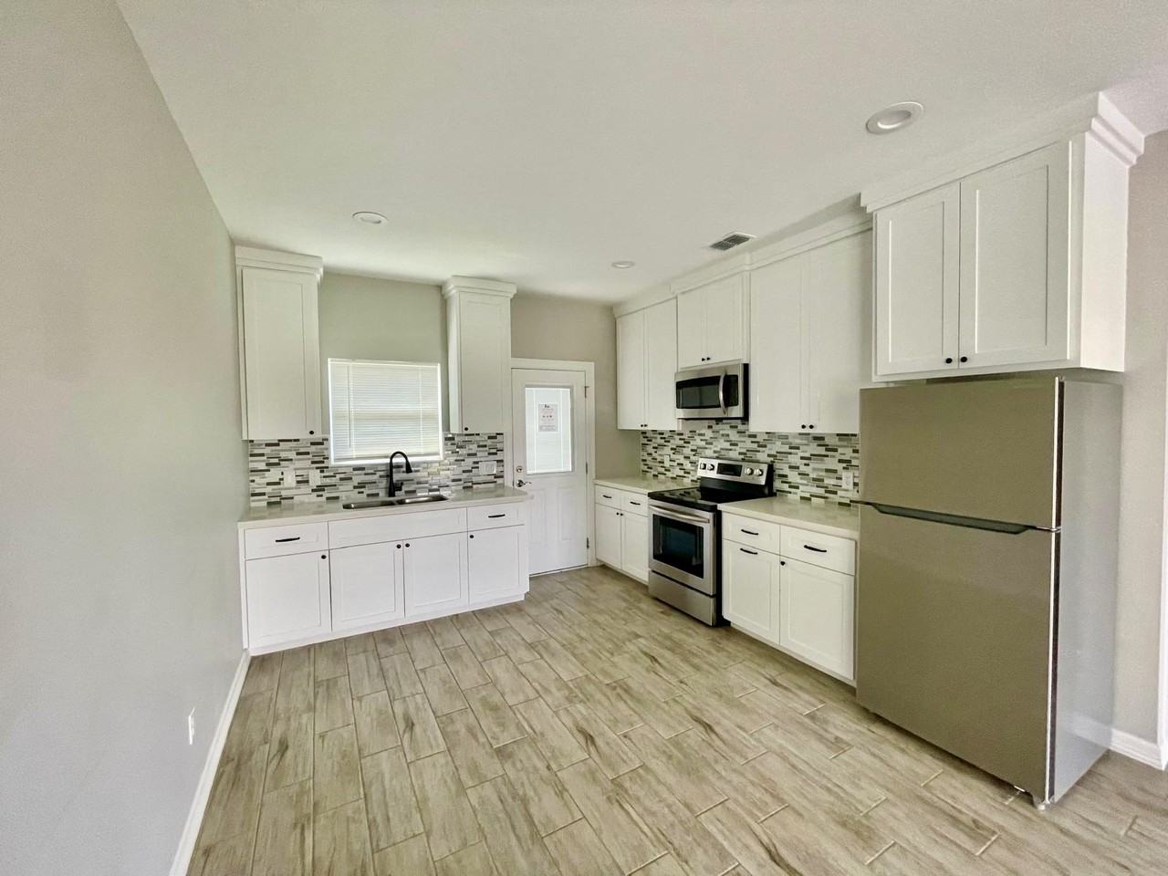 2119 Multi National #2 - Photo 2 of 10