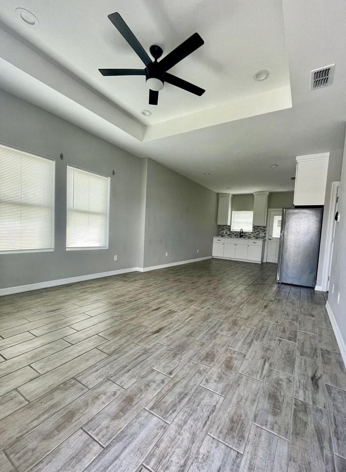 2119 Multi National #2 - Photo 3 of 10