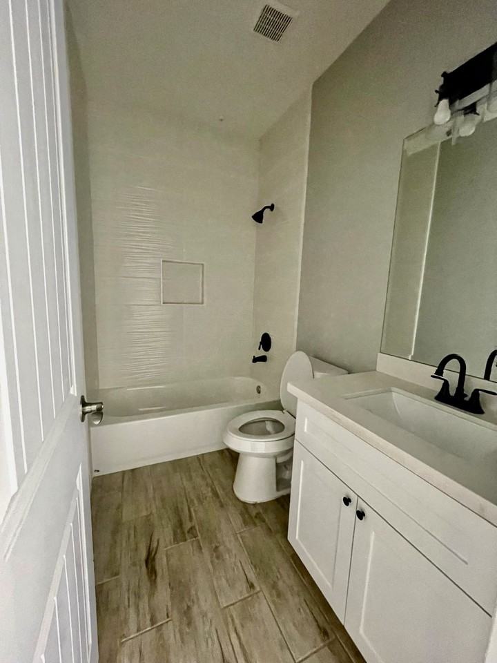 2119 Multi National #2 - Photo 5 of 10