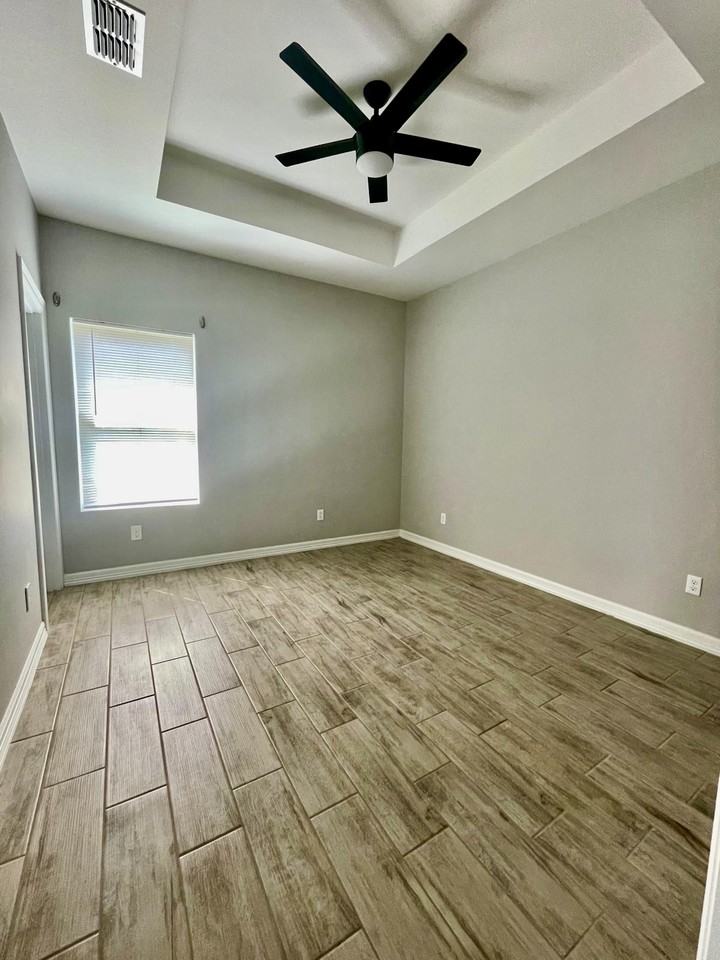 2119 Multi National #2 - Photo 6 of 10