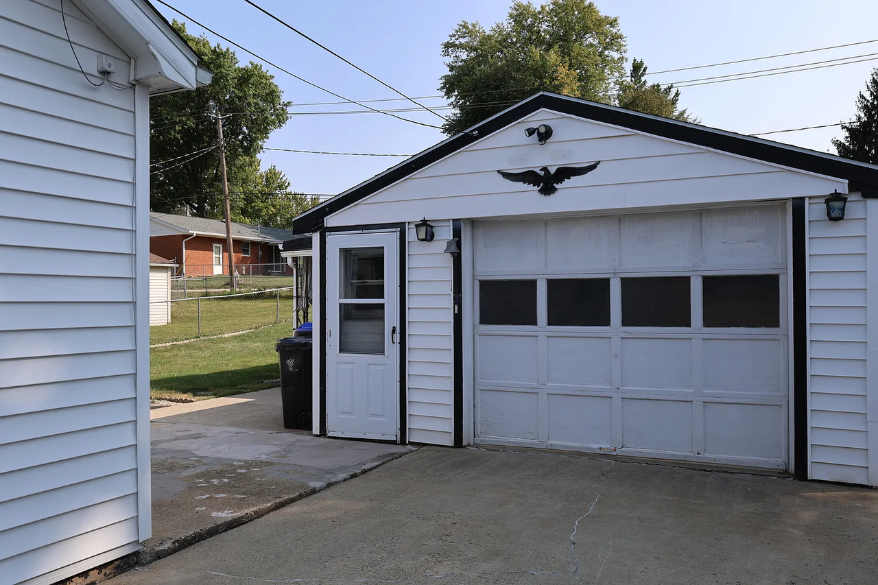 907 E Emerson St #NA - Photo 4 of 16