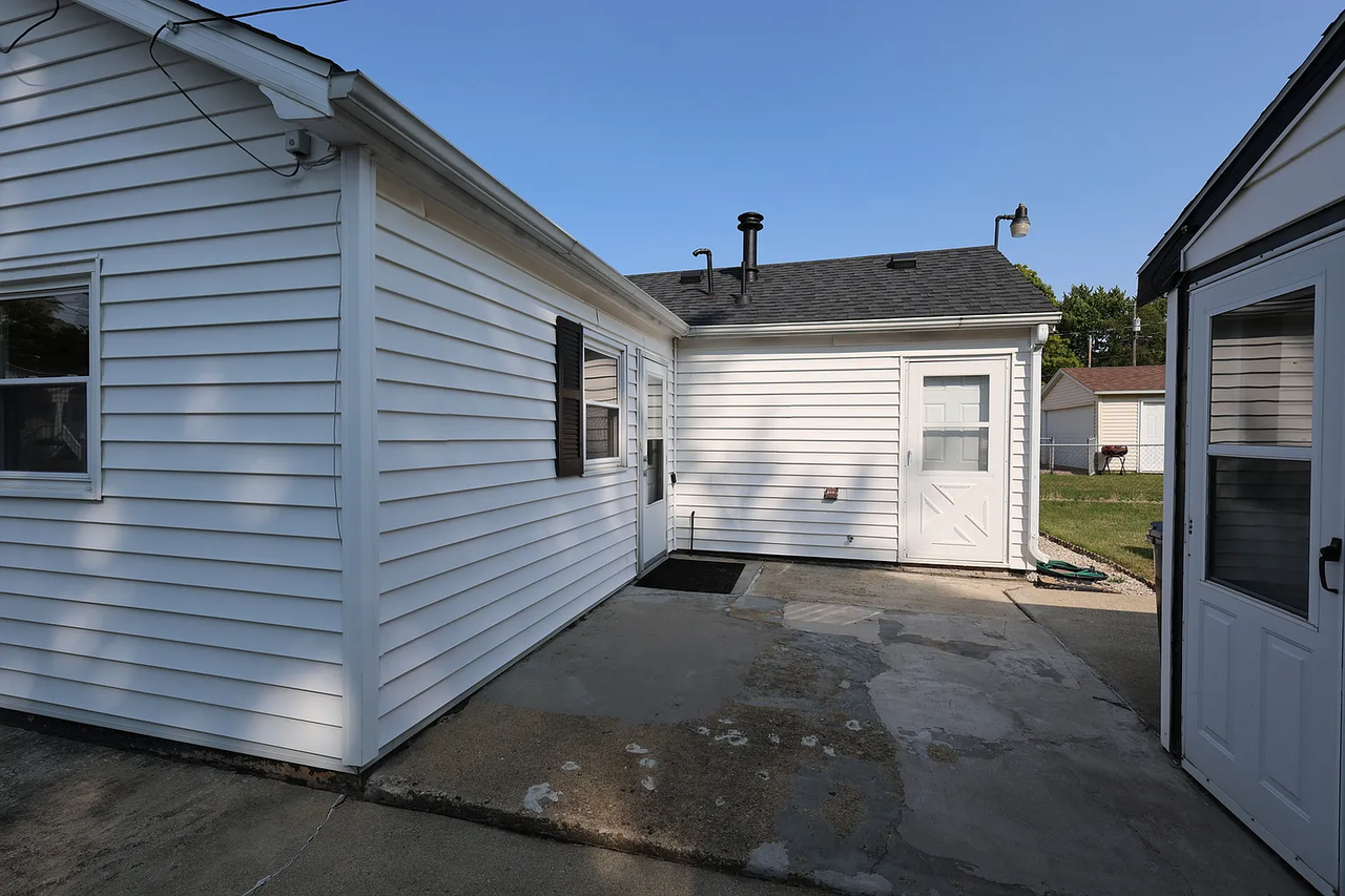 907 E Emerson St #NA - Photo 6 of 16