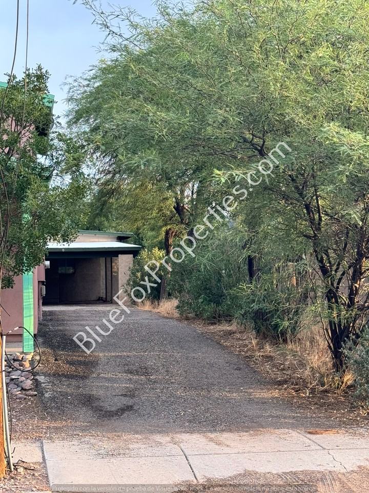 3318 E Bellevue St - Photo 2 of 16