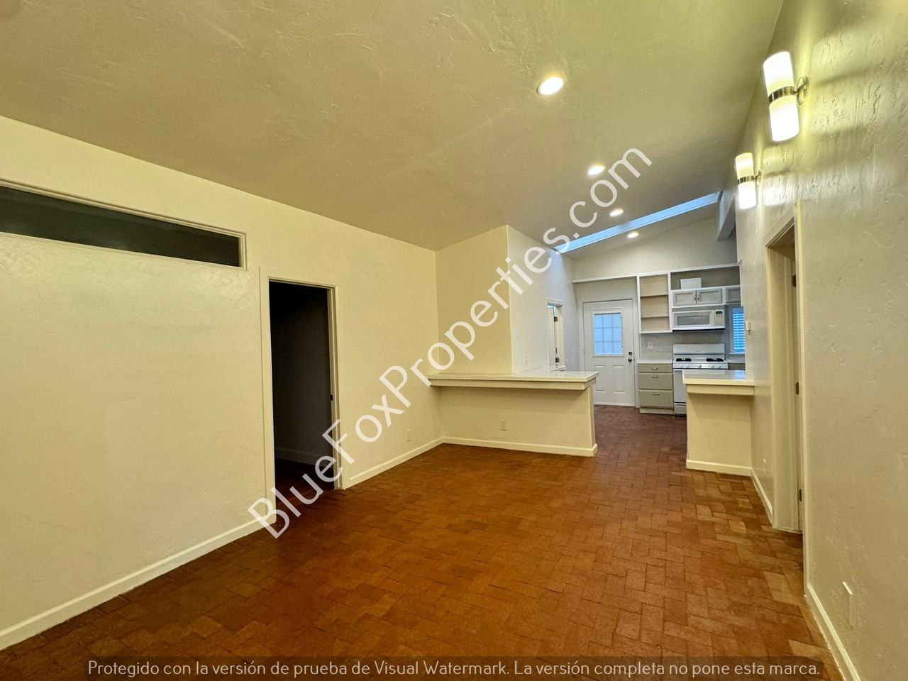 3318 E Bellevue St - Photo 4 of 16