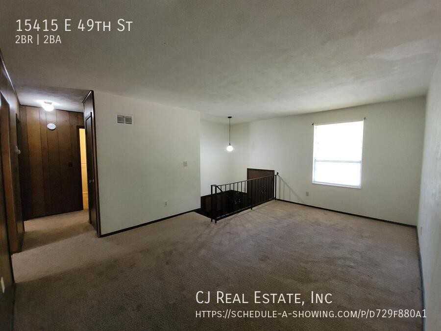 15415 E 49th St - Photo 2 of 11