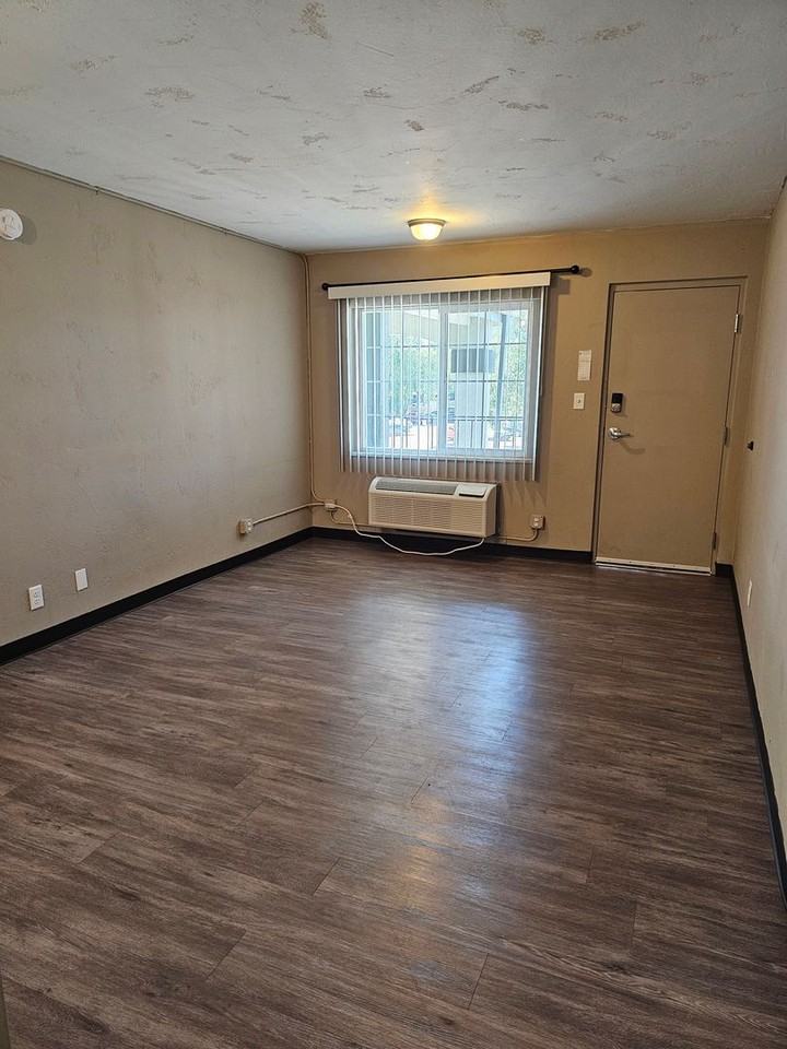 2428 E Pikes Peak Ave #210 - Photo 2 of 11