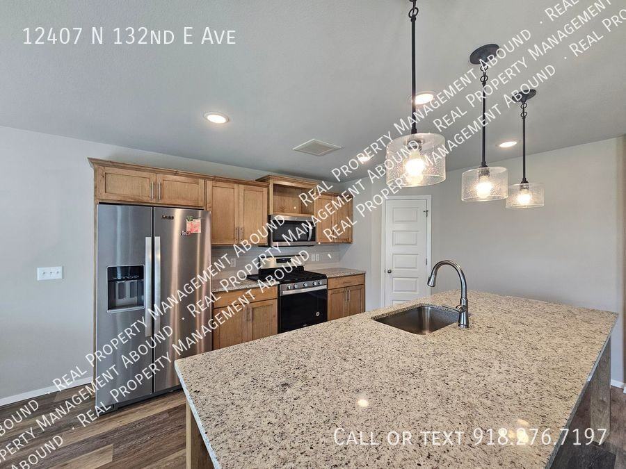 12407 N 132nd East Ave - Photo 3 of 37