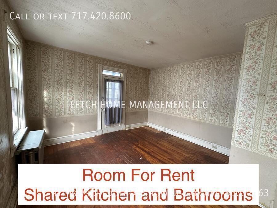 911 E King St #1