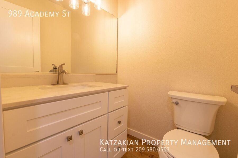 989 Academy St - Photo 3 of 24