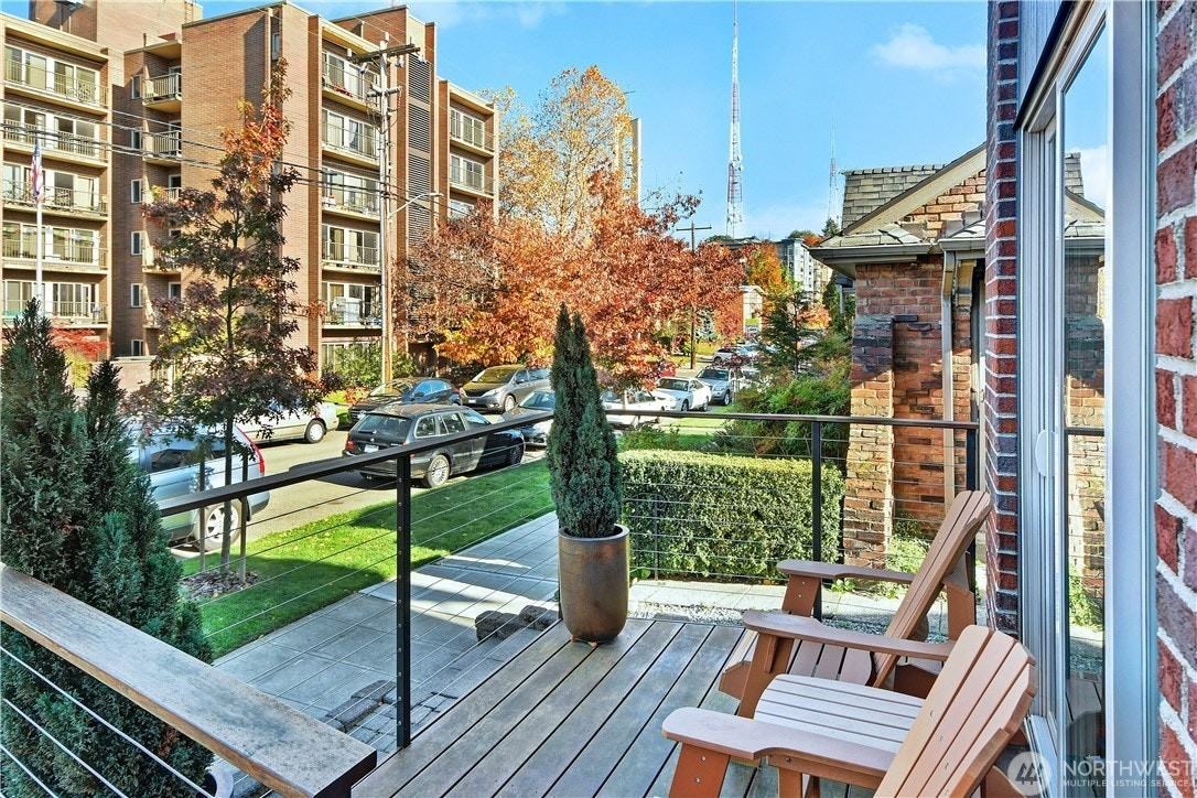 217 W Lee St - Photo 3 of 18