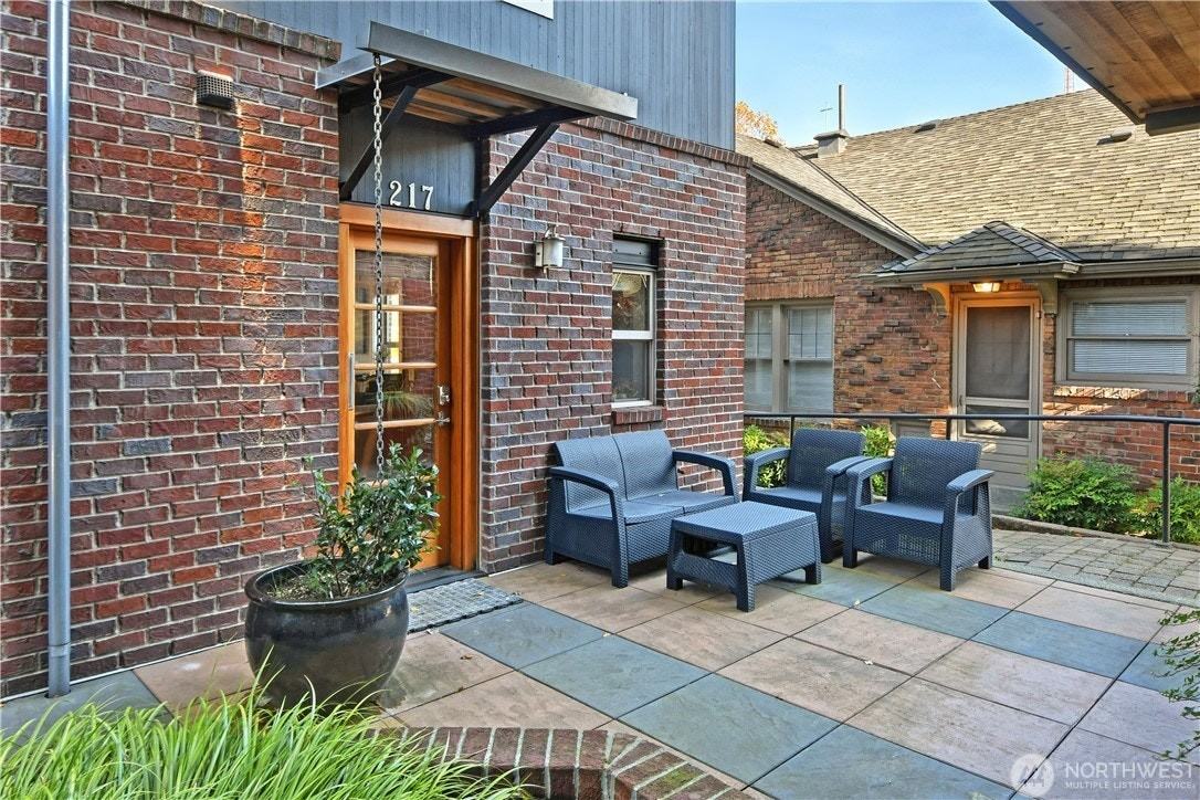 217 West Lee Street - Photo 4 of 18