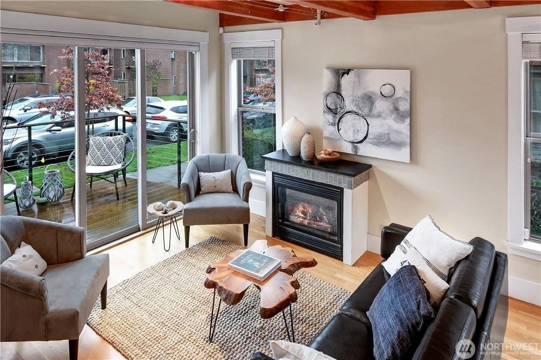 217 West Lee Street - Photo 6 of 18