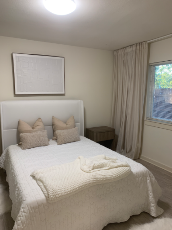 1211 Cottonwood Ct - Photo 2 of 4