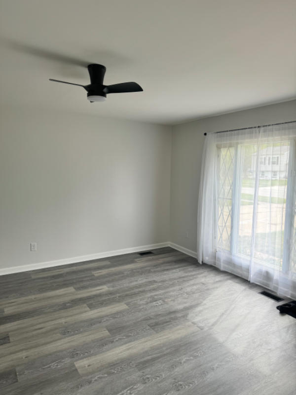 765 Crestwood Dr - Photo 3 of 9