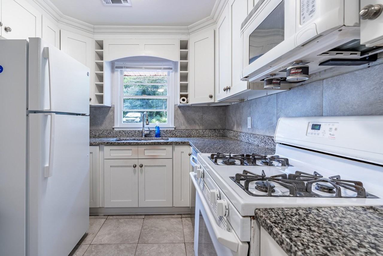 Browns Mill Rd Se - Photo 3 of 8