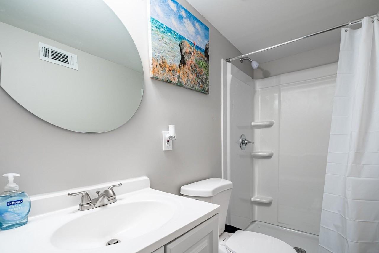 Browns Mill Rd Se - Photo 6 of 8