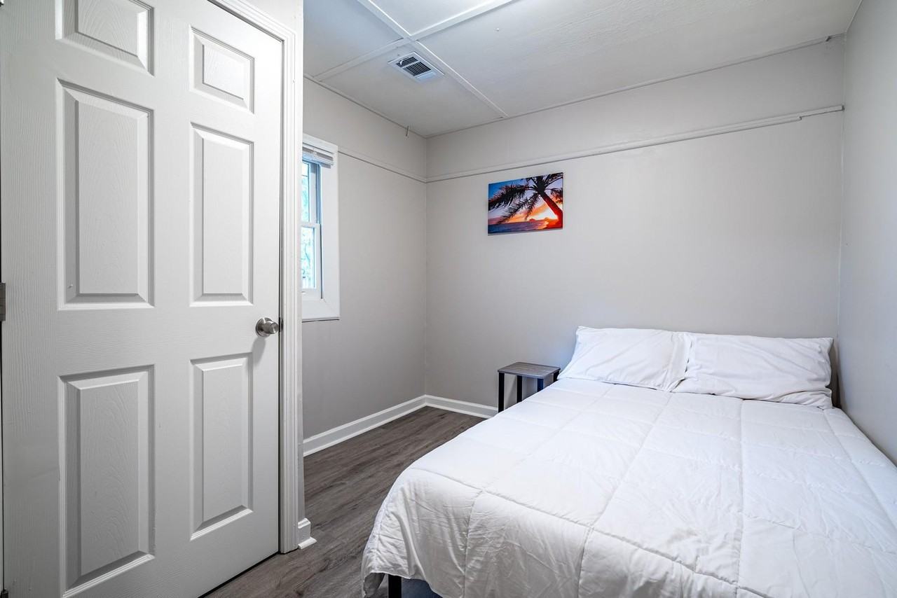 Browns Mill Rd Se - Photo 7 of 8