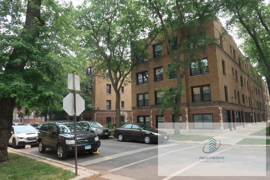 2617 W Gunnison St #2S - Photo 2 of 8